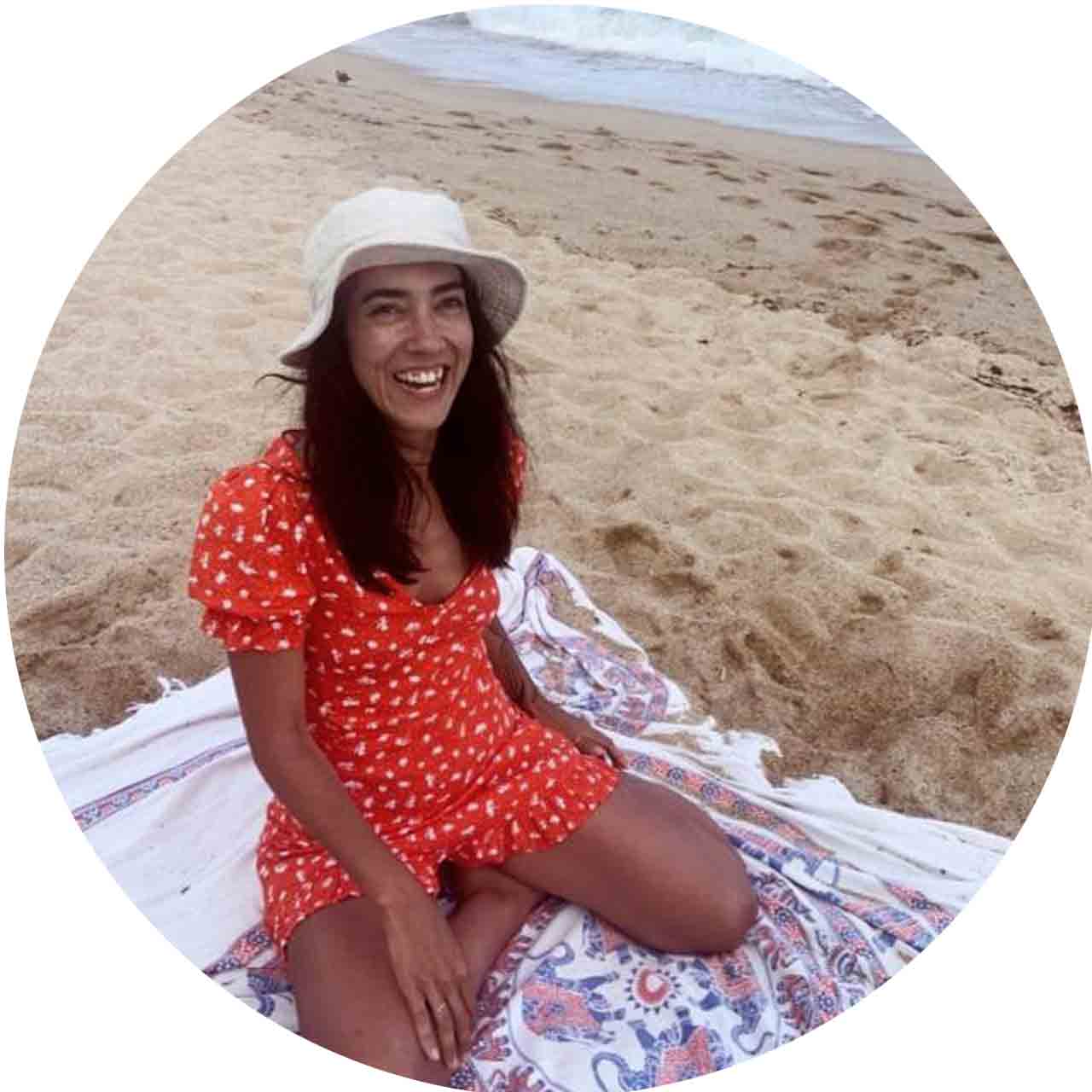 Woman in the beach with white hat